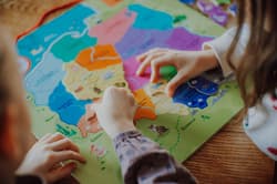 Galeria - zdjęcie nr. 3 - Janod Puzzle magnetyczne Mapa Polski 69 magnesów 7+
