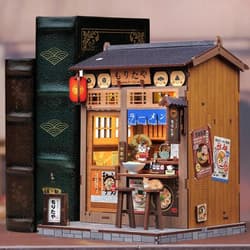 Galeria - zdjęcie nr. 4 - Miniaturowy domek Book Nook Bar w Tokio