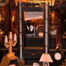Galeria - zdjęcie nr. 2 - Miniaturowy domek Book Nook Dracula family
