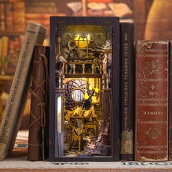 Galeria - zdjęcie nr. 2 - Miniaturowy domek Book Nook Pracownia alchemika