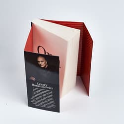 Galeria - zdjęcie nr. 5 - Ona ma karminowe usta