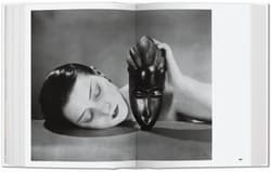 Galeria - zdjęcie nr. 5 - Photo Icons. 50 Landmark Photographs and Their Stories wer. angielska