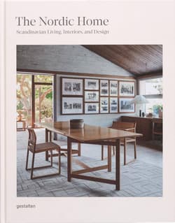 The Nordic Home. Scandinavian Living, Interiors and Design wer. angielska