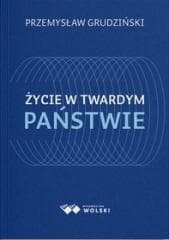 Życie w twardym państwie - Przemysław Grudziński